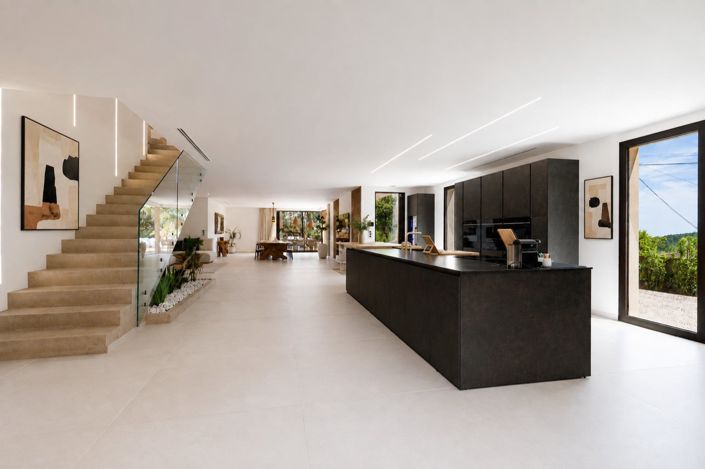 Image No.3-5 Bed House for sale