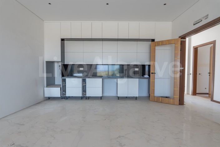 Image No.11-3 Bed Apartment for sale
