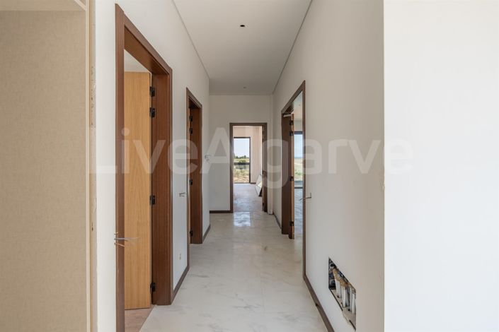 Image No.13-3 Bed Apartment for sale