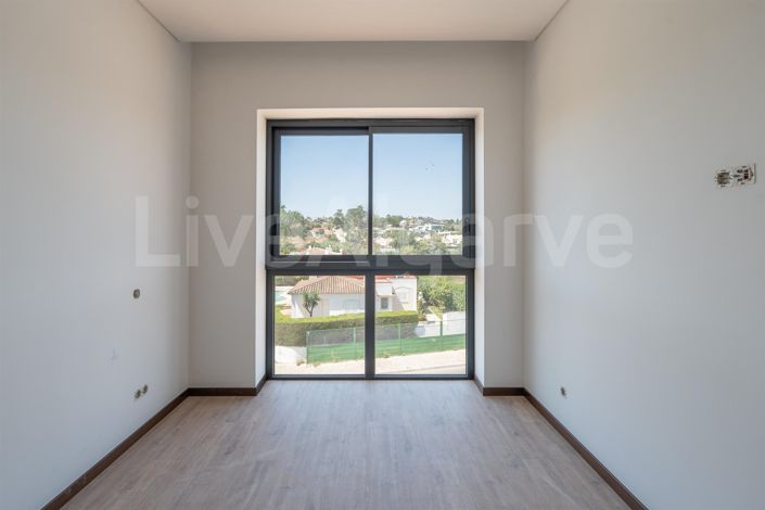 Image No.15-3 Bed Apartment for sale
