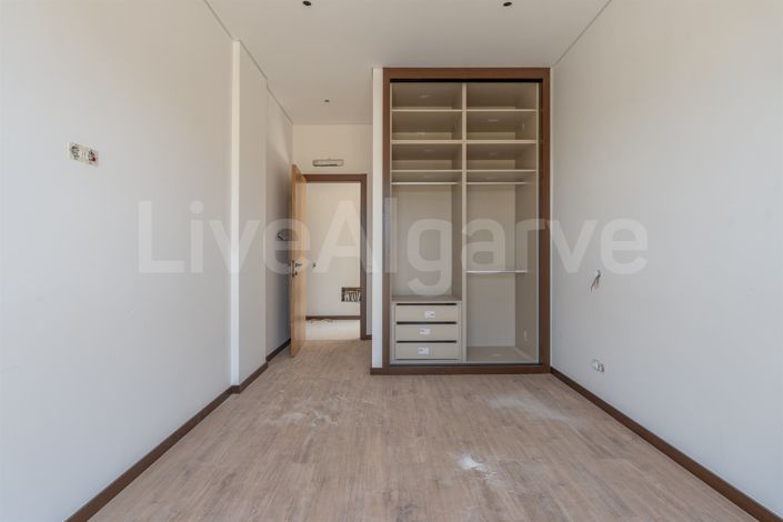 Image No.16-3 Bed Apartment for sale