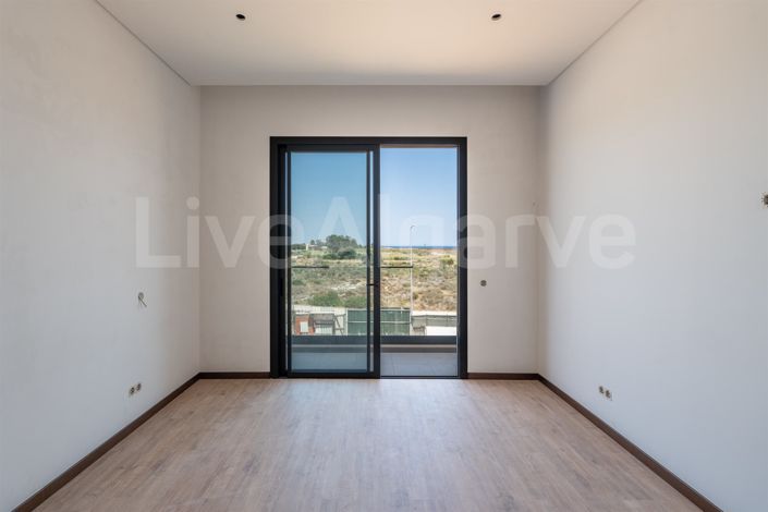 Image No.19-3 Bed Apartment for sale