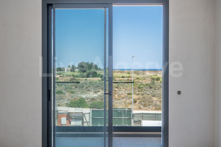 Image No.20-3 Bed Apartment for sale