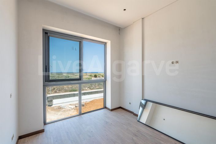 Image No.24-3 Bed Apartment for sale
