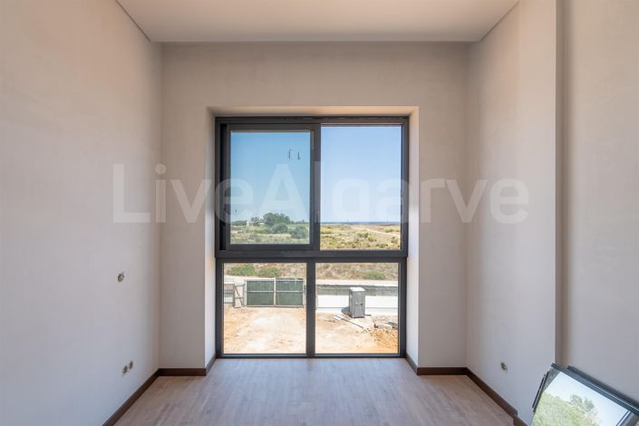 Image No.25-3 Bed Apartment for sale