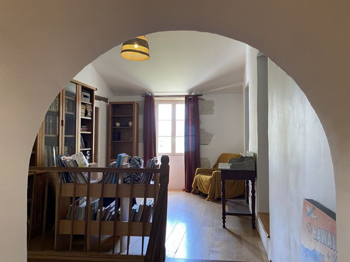Image No.20-4 Bed House for sale