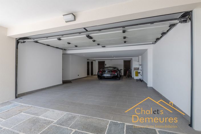Image No.20-5 Bed House for sale