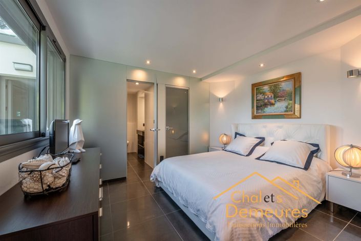 Image No.21-5 Bed House for sale