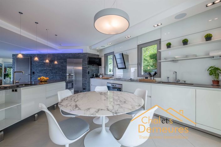 Image No.28-5 Bed House for sale