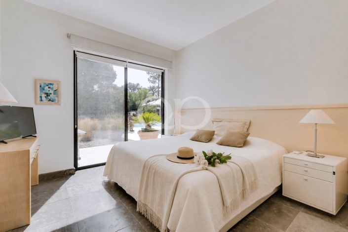 Image No.14-6 Bed House for sale