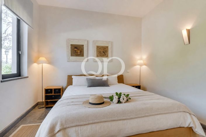 Image No.16-6 Bed House for sale