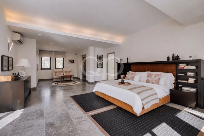 Image No.22-6 Bed House for sale