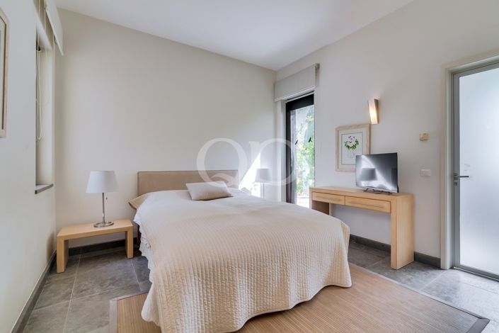 Image No.56-6 Bed House for sale
