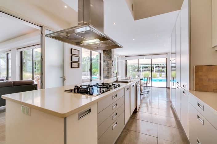 Image No.8-6 Bed House for sale