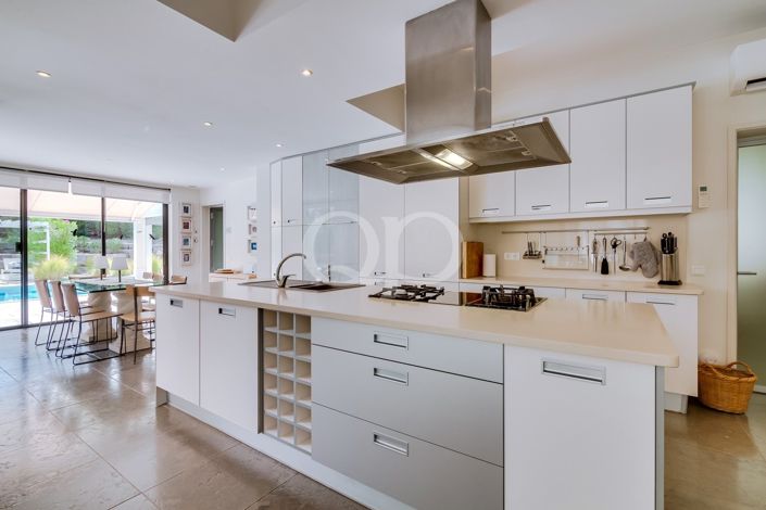 Image No.9-6 Bed House for sale