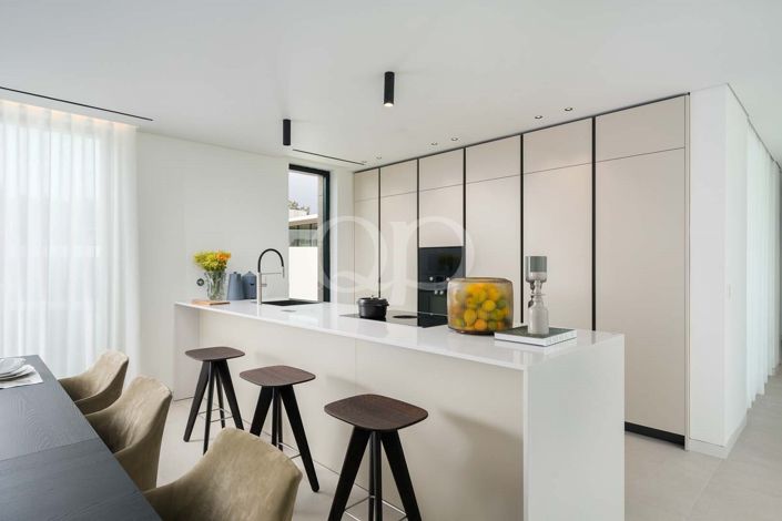 Image No.27-3 Bed Apartment for sale