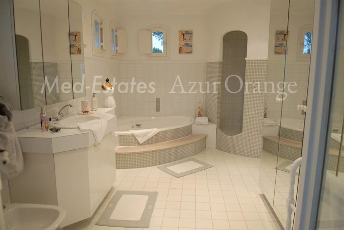 Image No.20-13 Bed House for sale