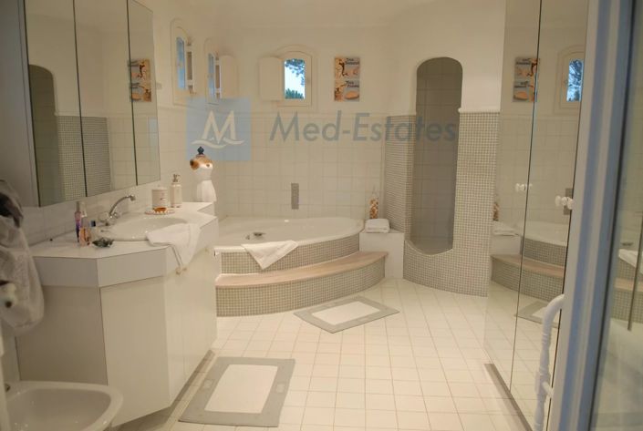 Image No.20-13 Bed House for sale