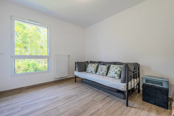 Image No.14-3 Bed Apartment for sale