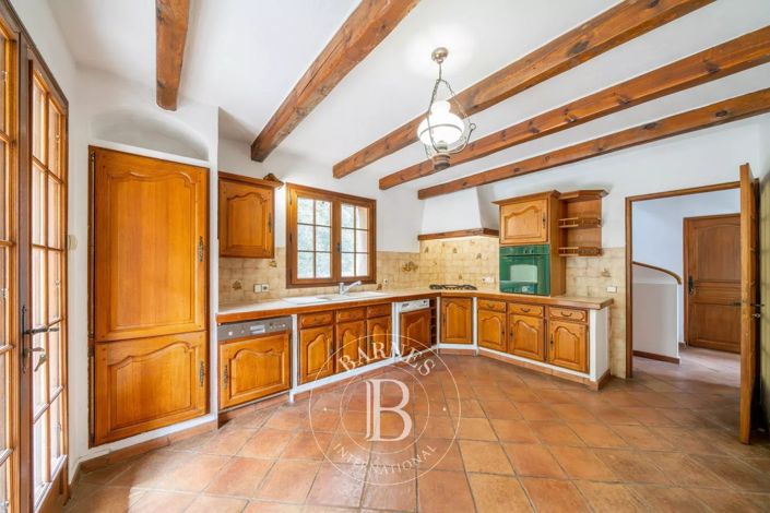 Image No.7-5 Bed House for sale