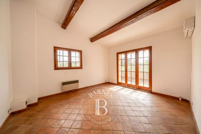 Image No.9-5 Bed House for sale
