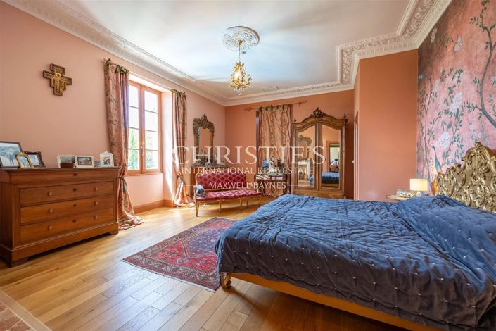 Image No.17-12 Bed Property for sale