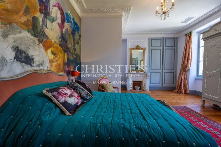 Image No.24-12 Bed Property for sale