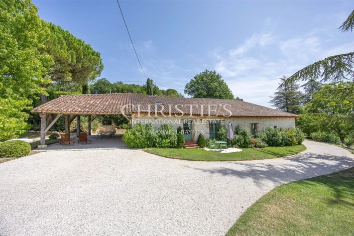 Image No.4-12 Bed Property for sale