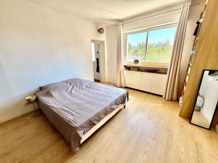 Image No.7-5 Bed House for sale