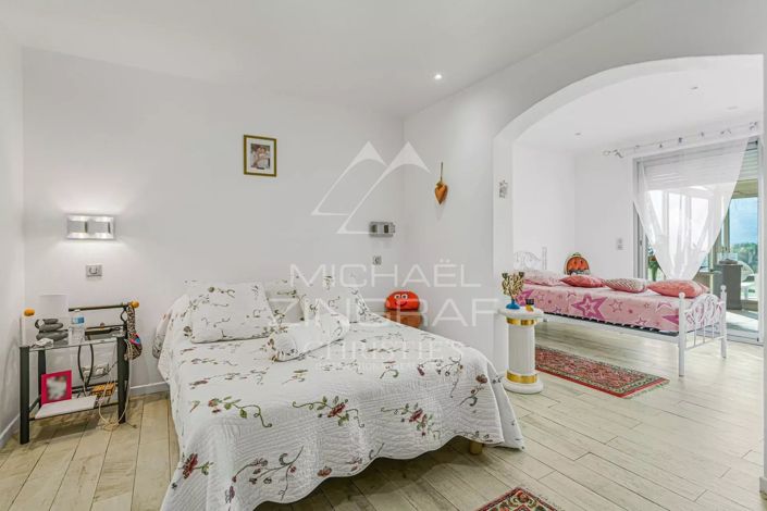 Image No.12-5 Bed House for sale