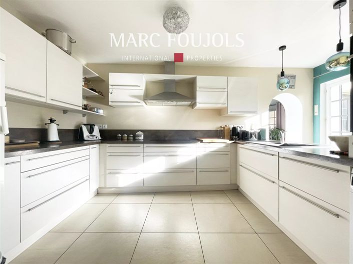 Image No.9-5 Bed House for sale