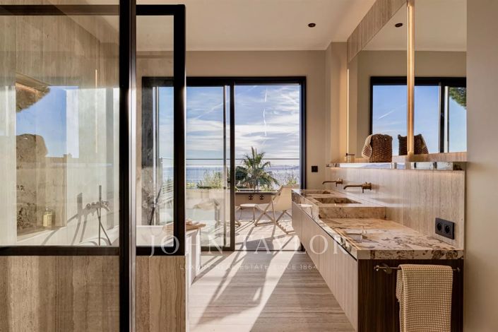 Image No.7-6 Bed House for sale