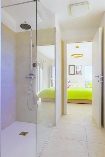 Image No.18-7 Bed House for sale