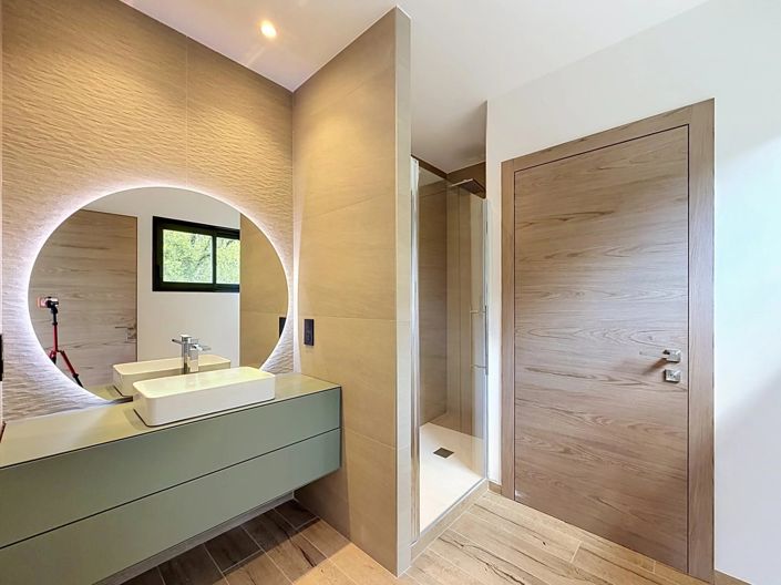 Image No.11-3 Bed House for sale