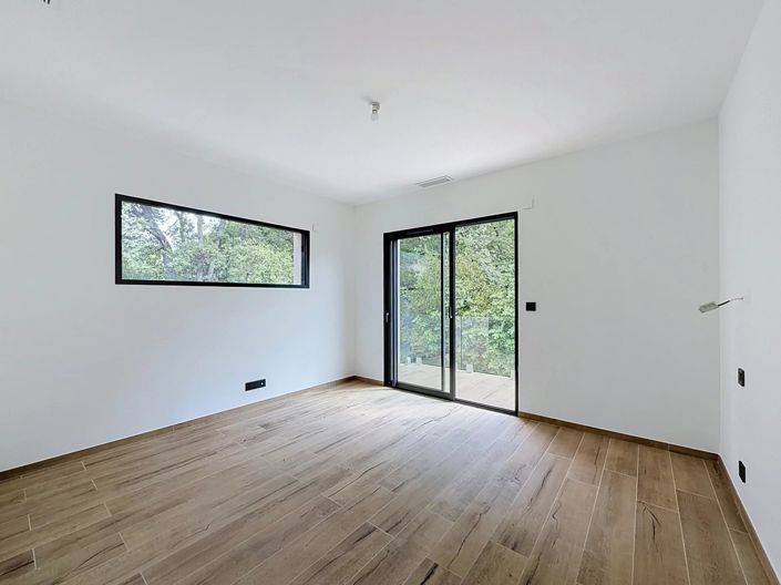 Image No.13-3 Bed House for sale