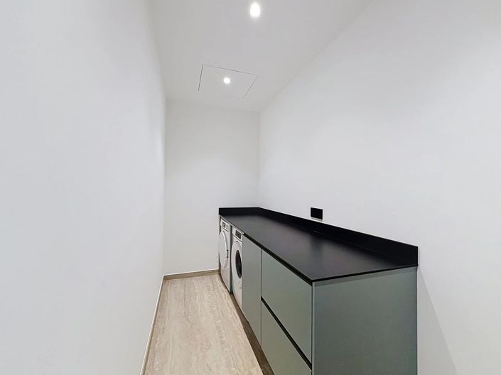 Image No.17-3 Bed House for sale