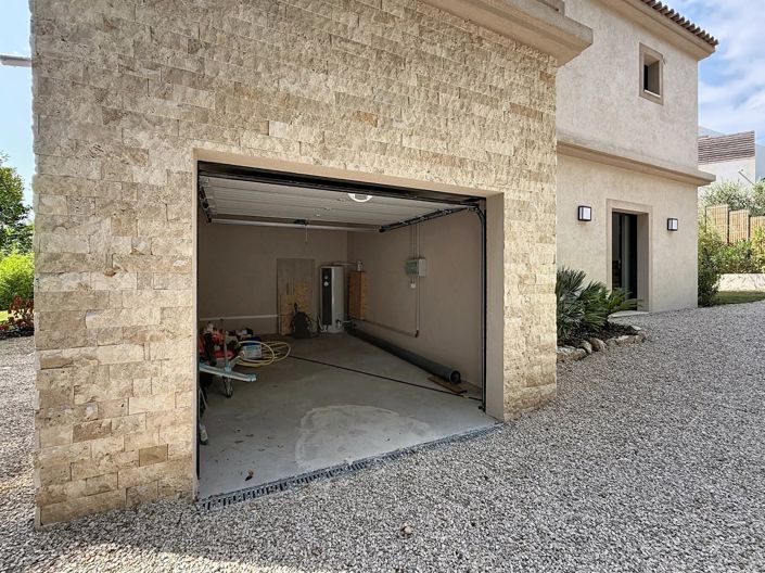 Image No.21-3 Bed House for sale