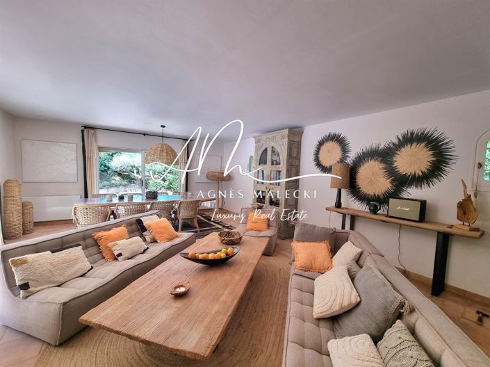 Image No.2-5 Bed House for sale