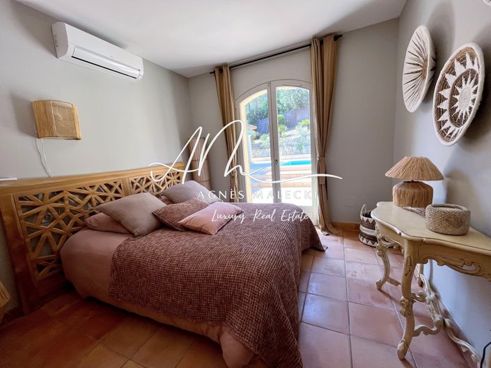 Image No.8-5 Bed House for sale