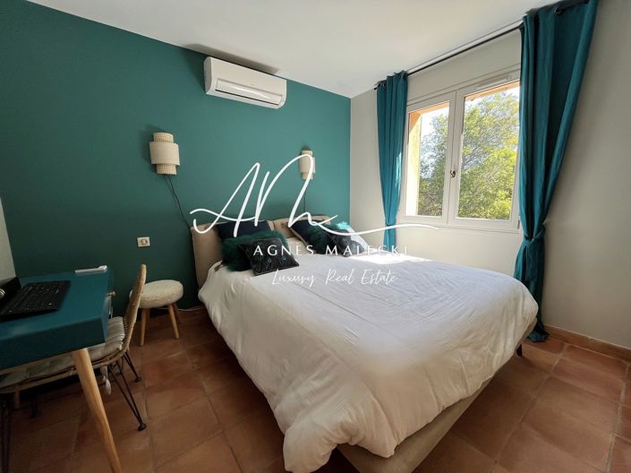 Image No.9-5 Bed House for sale