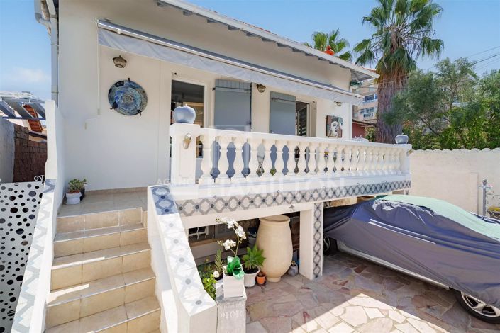 Image No.10-3 Bed House for sale