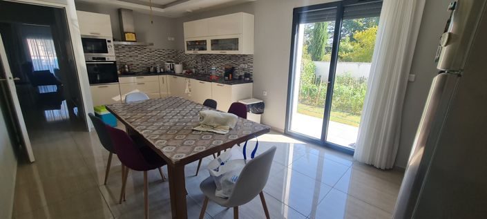 Image No.6-4 Bed House for sale