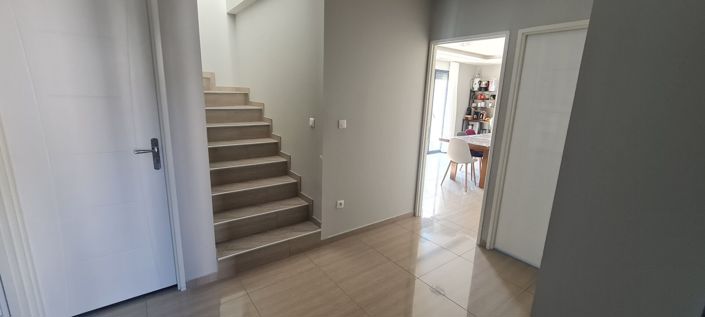Image No.8-4 Bed House for sale