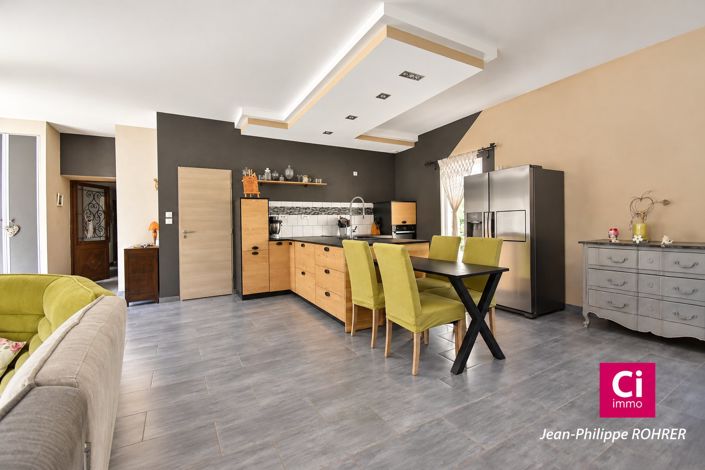 Image No.6-6 Bed House for sale