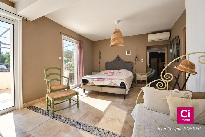 Image No.7-6 Bed House for sale