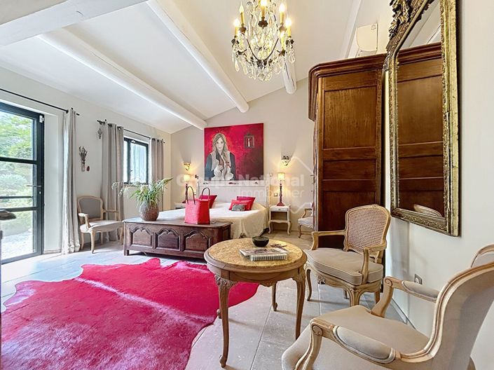 Image No.24-7 Bed House for sale