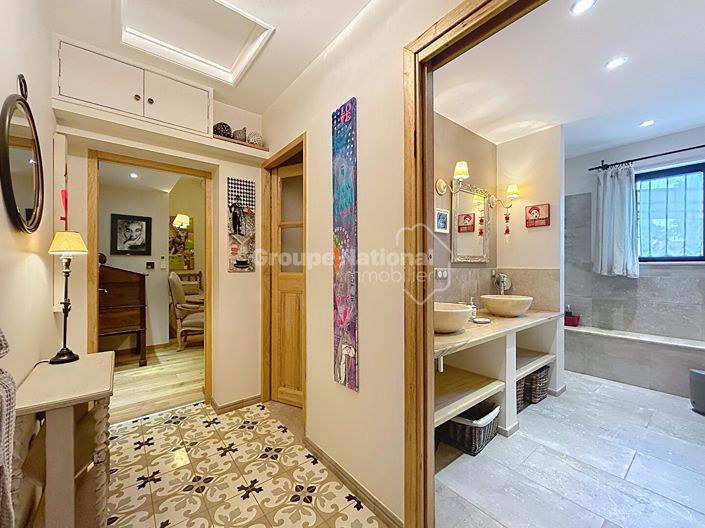 Image No.25-7 Bed House for sale
