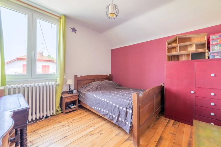 Image No.10-5 Bed House for sale