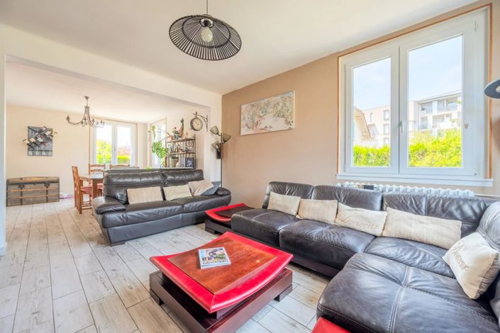 Image No.7-5 Bed House for sale