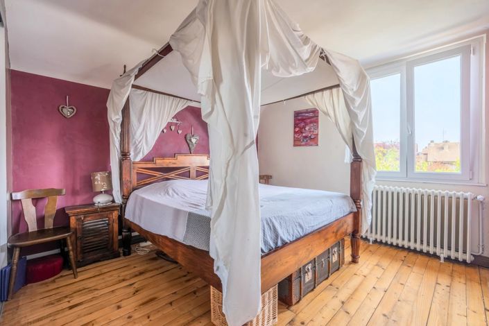 Image No.8-5 Bed House for sale